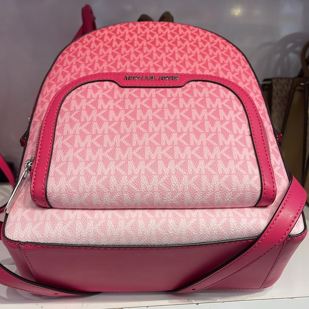 Michael Kors Jaycee Medium Ombré Signature Logo Backpack
Dragonfruit
NWT - Picture 6 of 13
